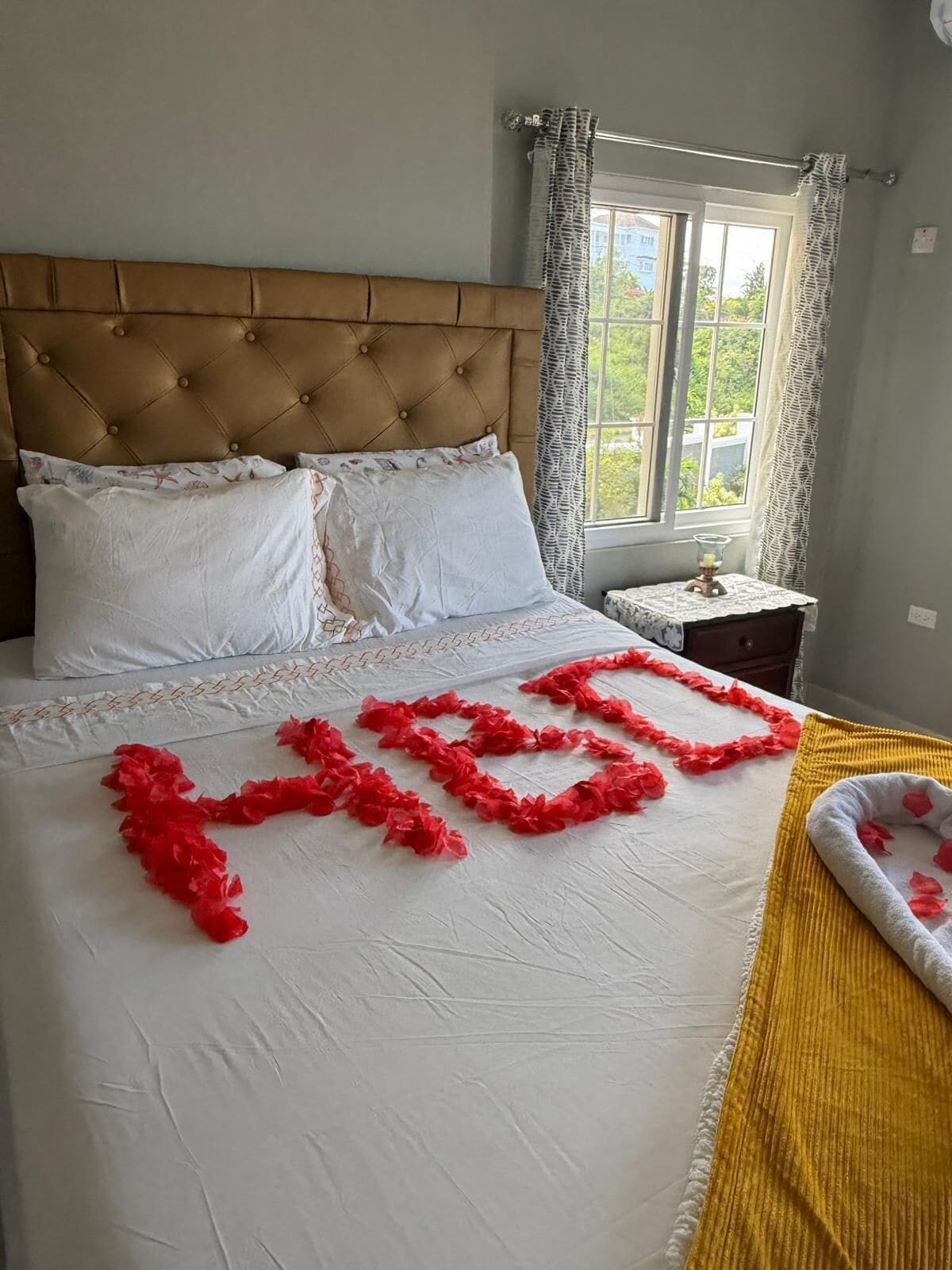 Iron/ironing board, internet, bed sheets