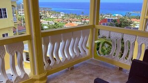 Property grounds - Welcome to Spring Dash,2BR POOL&BEACH ACCESS+VIEW,FREE PARKING,BAR&Grill, &AC (St Ann)
