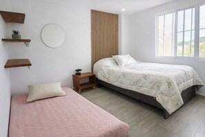 Iron/ironing board, WiFi