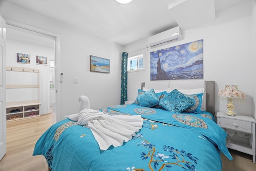 2-bedroom house in peaceful West Covina with AC for relaxing stays