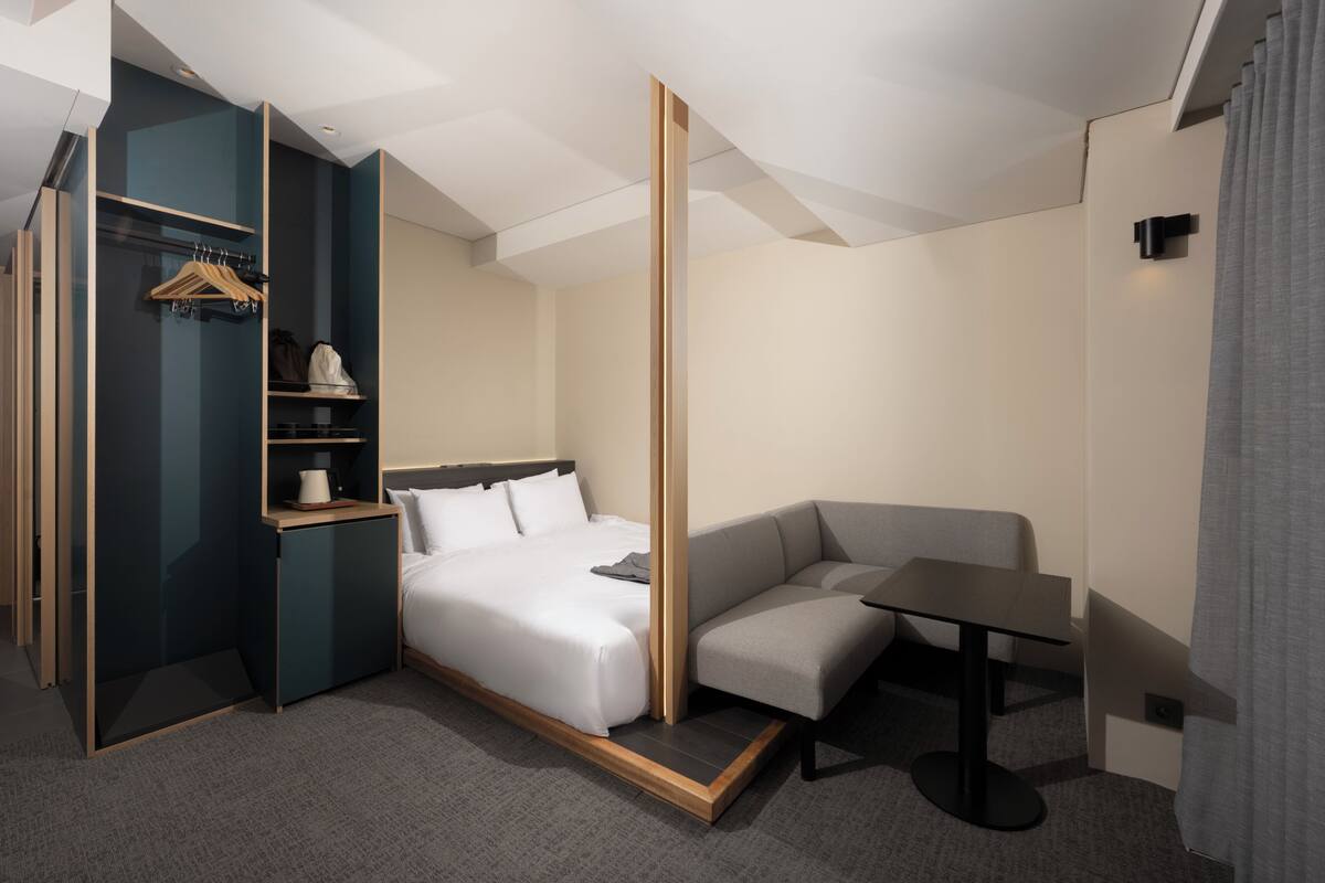 Habitación doble Deluxe (Bathtub) | Ropa de cama de alta calidad, edredón y camas Select Comfort 