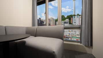 高級寢具、羽絨被、Select Comfort 床墊、房內夾萬