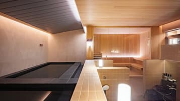 Sauna y tina de hidromasaje