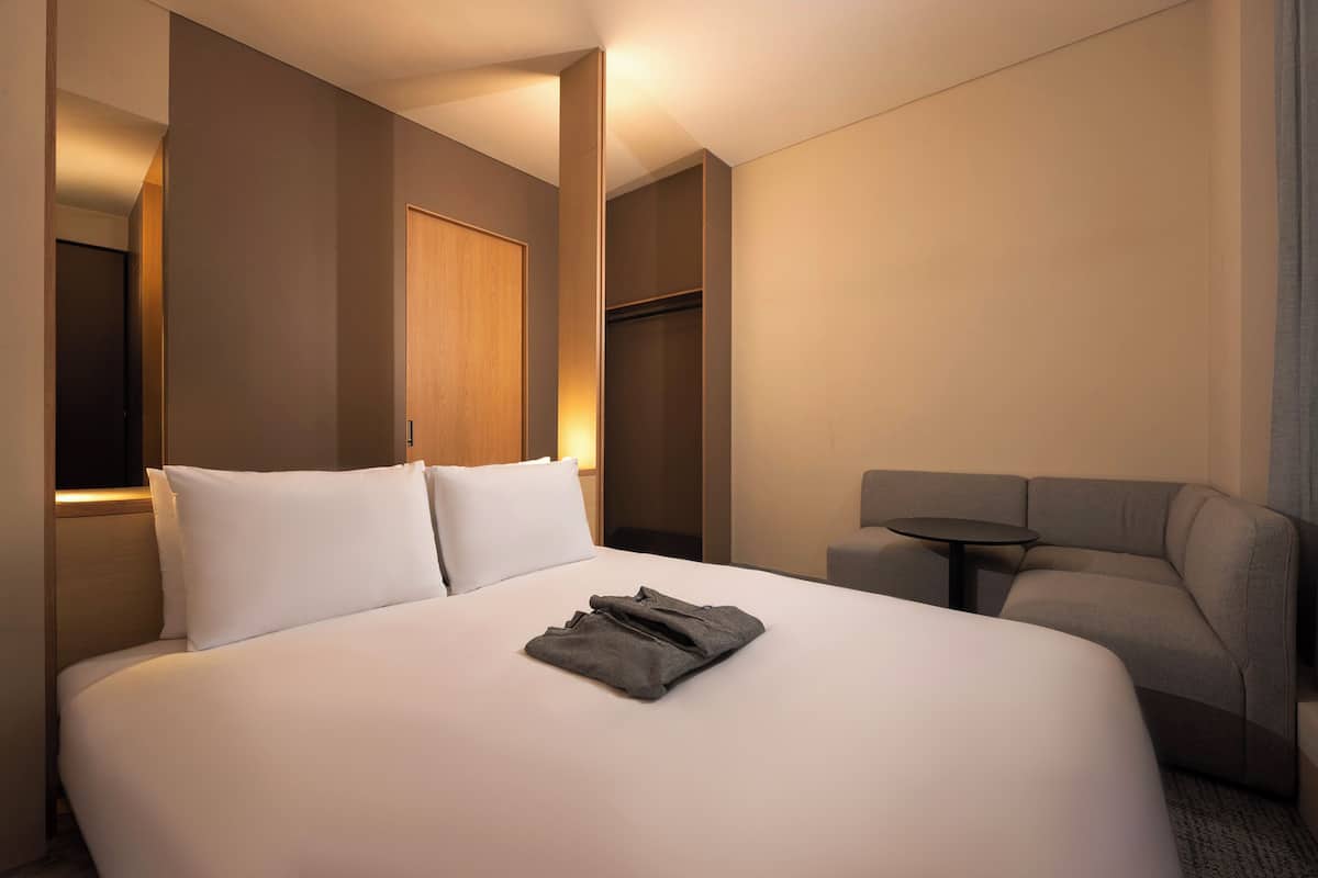Habitación doble Deluxe | Ropa de cama de alta calidad, edredón y camas Select Comfort