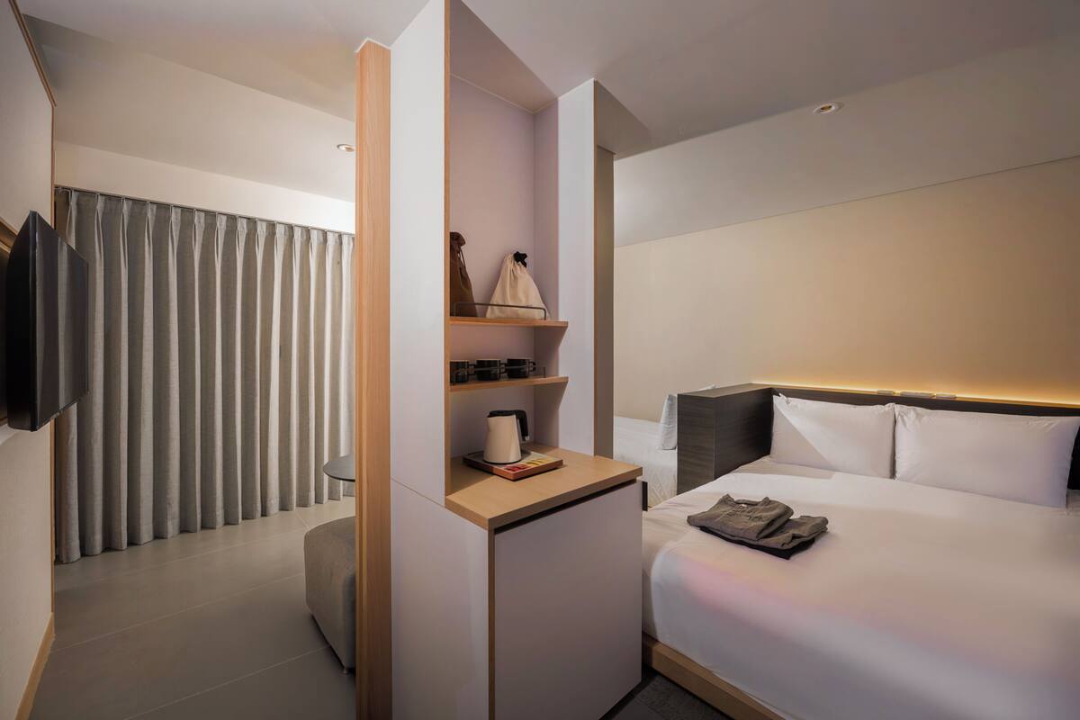 Habitación Deluxe con 2 camas individuales | Ropa de cama de alta calidad, edredón y camas Select Comfort 