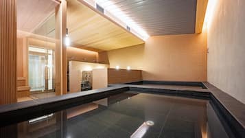 Sauna, hot tub