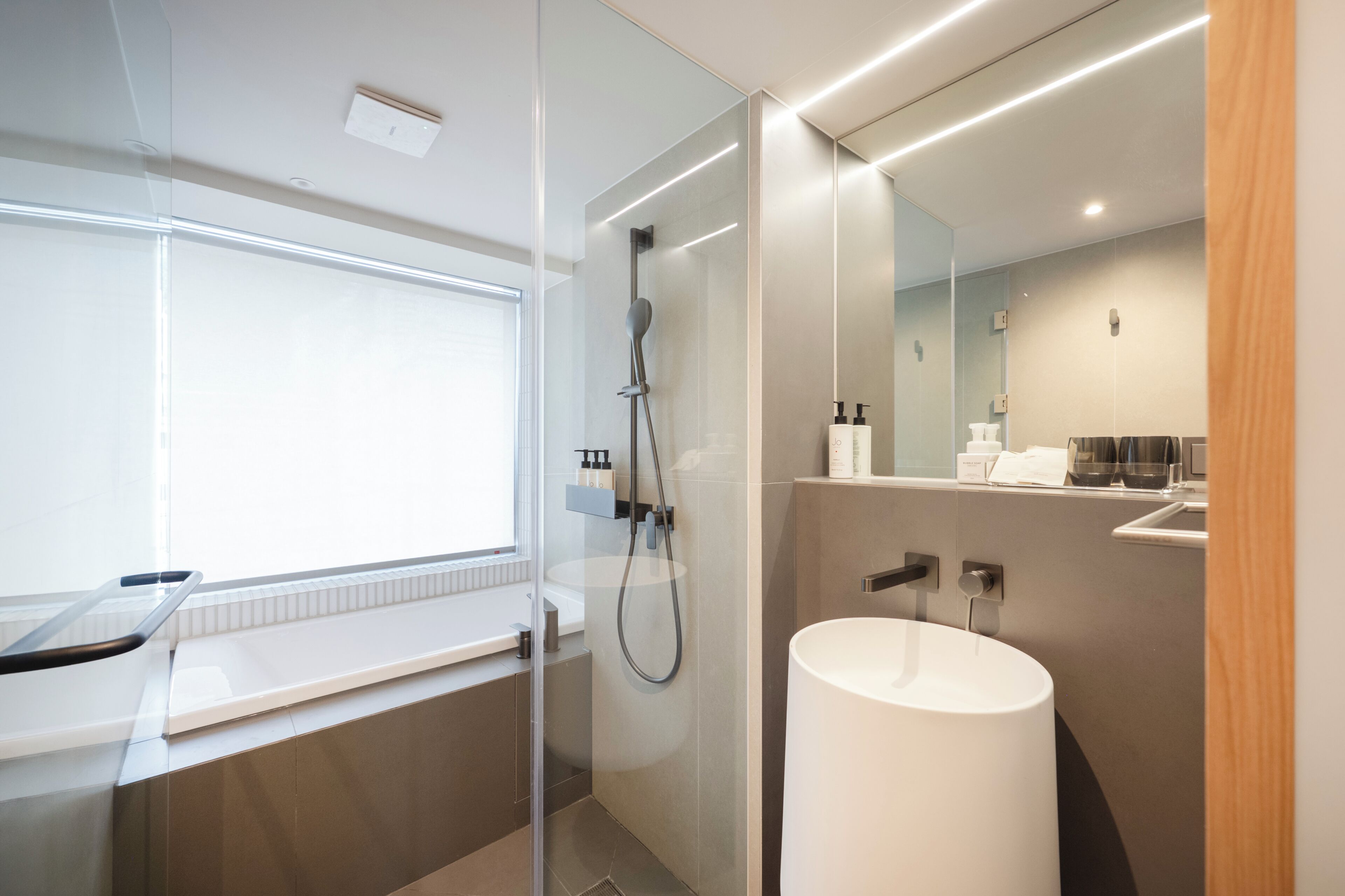 Deluxe Twin Bathtub | Bathroom | Hair dryer, slippers, bidet, towels