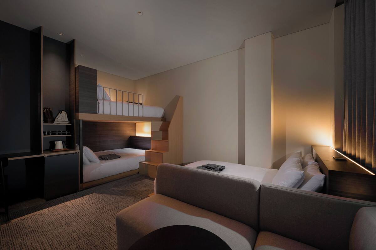 Dúplex familiar | Ropa de cama de alta calidad, edredón y camas Select Comfort 
