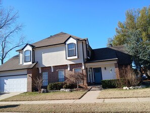 Exterior - Large Vacation Home in welcoming Jenks, close to major attractions & dining (Jenks)