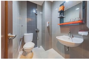 Superior Twin kamer | Badkamer | Een douche, gratis toiletartikelen, handdoeken, zeep
