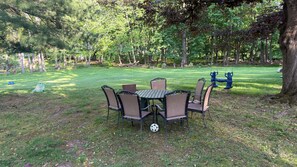 Outdoor dining - Beautiful stone house on 2 acres near MetLife Stadium and NYC (West Orange)