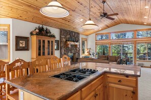 Interior - Canterbury Manor in Kings Beach (Kings Beach)