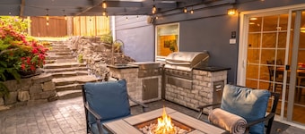 College Hill Hideaway | Near UO, Fire Table