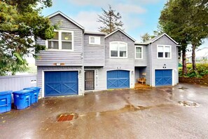 Exterior - New! Lazy Lookout | Lakefront w/ Dock & Firepit (Lincoln City)