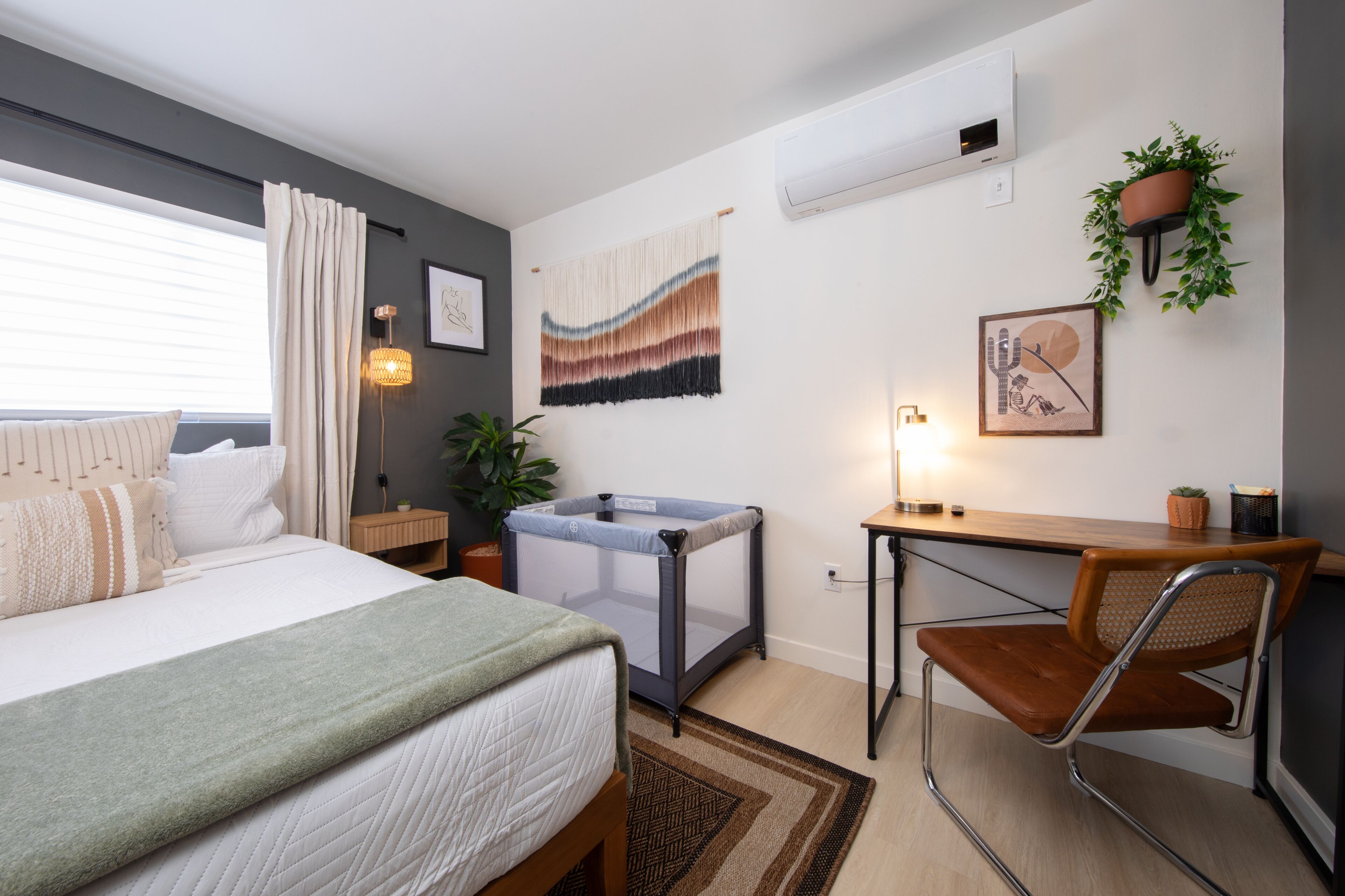 Iron/ironing board, WiFi, bed sheets