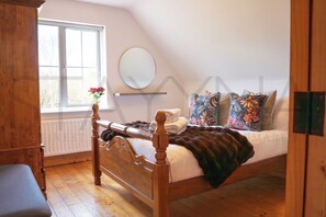 4 bedrooms, iron/ironing board, WiFi, bed sheets - Skating Rock, 4 bedroom house (County Kerry)