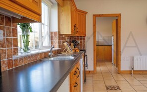 Fridge, microwave, oven, dishwasher - Skating Rock, 4 bedroom house (County Kerry)