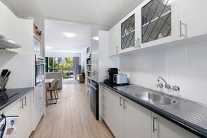 Fridge, microwave, oven, stovetop - Beachfront 2b Home. Parking. Wifi. (Broadbeach)