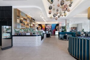 Dining - Southport Luxury & View New 2b. Parking. Wifi. (Southport)