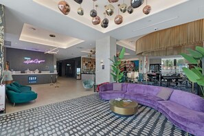 Lobby - Southport Luxury & View New 2b. Parking. Wifi. (Southport)