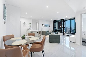 Interior - Incredible Views in 2b Luxury Home in Meriton (Surfers Paradise)