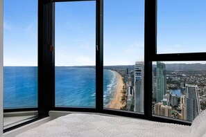 WiFi, bed sheets - Penthouse 2b Ocean Views. B (Surfers Paradise)