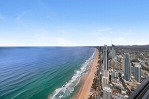 Beach nearby - Penthouse 2b Ocean Views. B (Surfers Paradise)