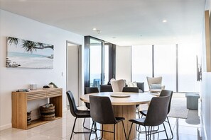Dining - Penthouse 3b Breathtaking Views + Parking (Surfers Paradise)