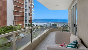 A balcony with a view of the ocean, a couch, and a railing. - Palm Beach 3b Apartment. Parking. Wifi. (Palm Beach)