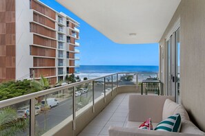 Property grounds - Palm Beach 3b Apartment. Parking. Wifi. (Palm Beach)