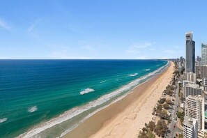 Beach nearby - Beachfront 2b Apartment Meriton (Surfers Paradise)
