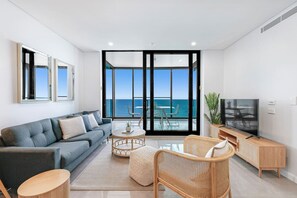 TV - Stunning Beachfront level48 with parking /L (Surfers Paradise)
