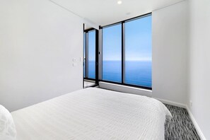 WiFi, bed sheets - Ocean View/Beachfront level 49 with Parking. Mg (Surfers Paradise)