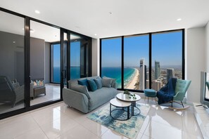 TV - Sky-High Amazing Views: 2b Luxe Apartment (Surfers Paradise)