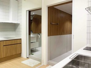 Fridge, electric kettle, dining tables - KSPO, Lotte Tower,Olympic park, Oversized studio (Seoul)