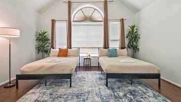 5 Schlafzimmer, Bügeleisen/Bügelbrett, Reisekinderbett, WLAN