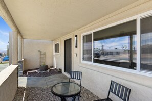 Outdoor dining - Spacious 3BR - 5 Beds /2BA
private pool home 
RV/Boat parking (Lake Havasu City)
