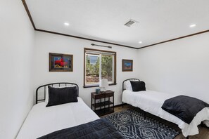 Room - Spacious 3BR - 5 Beds /2BA
private pool home 
RV/Boat parking (Lake Havasu City)