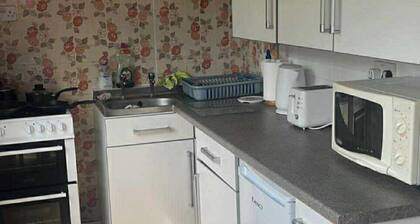 Cabin Sleeps 4 with Parking