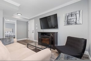 House - West Van Hideout 2BR Suite Near Grouse Mountain (West Vancouver)