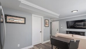 House - West Van Hideout 2BR Suite Near Grouse Mountain (West Vancouver)