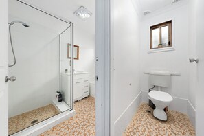 Towels, soap, shampoo, toilet paper