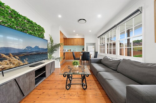 Cozy 5BR Family Home at St Marys