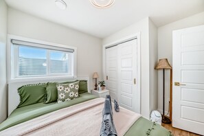 Room - 2BR Suite | Seton | Spruce Meadows | WiFi | Pkg| South Campus Hospital (Calgary)