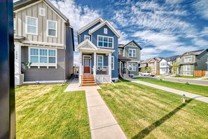 Exterior - 2BR Suite | Seton | Spruce Meadows | WiFi | Pkg| South Campus Hospital (Calgary)