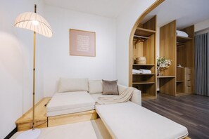 Suite Deluks, balkon, pemandangan kota | Area keluarga