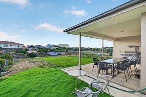 Outdoor dining - 1 Britannia Pde, Hindmarsh Island (Hindmarsh Island)
