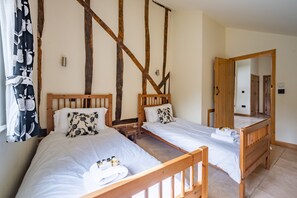 Room - Moles Meadow (4), Middleton (Middleton)