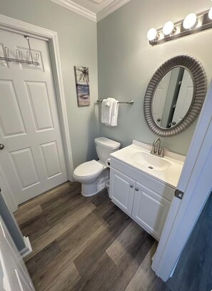 Bathroom - Serene 1/bd - 1.5/ba, Direct Beachfront, Small Complex, Free Beach Service (Destin)