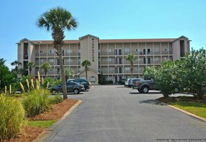 Exterior - Serene 1/bd - 1.5/ba, Direct Beachfront, Small Complex, Free Beach Service (Destin)